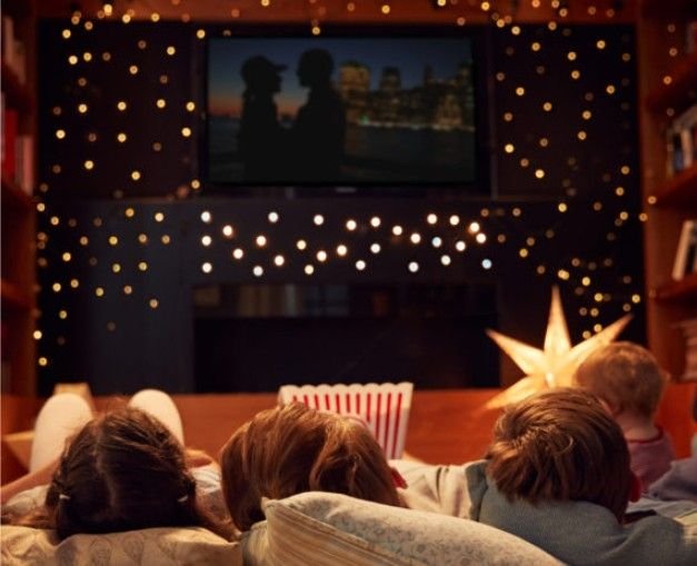 How To Plan A Perfect Classic Family Movies Night At Home